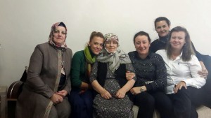 AK PARTİLİ BAYANLARDAN BAYRAMDA ANLAMLI ZİYARETLER