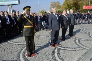 29 EKİM CUMHURİYET  BAYRAMI ÇELENK SUNUMU İLE BAŞLADI