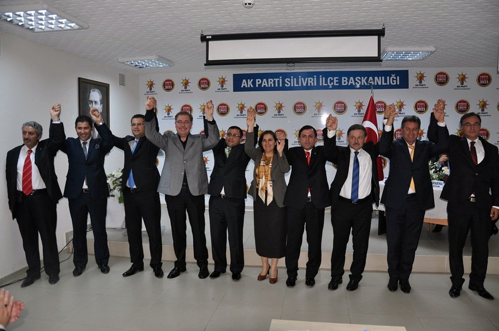 AK PARTİ`DEN ` BİRLİK BERABERLİKLE ZAFERE ` MESAJI