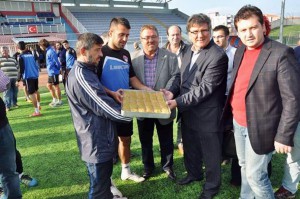 CHP`DEN SİLİVRİSPOR`A ` TATLI ` ZİYARET