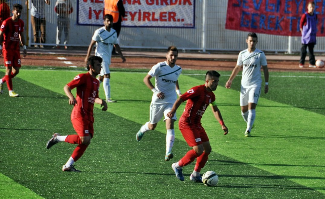 SİLİVRİSPOR BİR ATIYOR, PİR ATIYOR : 1-0