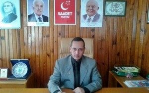 ` KAYIKÇI KAVGASI YAPIYORLAR`