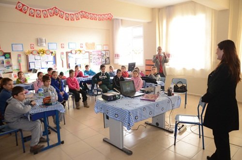 BELEDİYE ÖĞRENCİLERE DOĞA SEVGİSİ AŞILADI