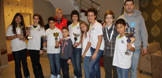 Genç Tenisçiler Madalyalarına Kavuştu