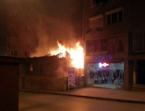 Silivri’de Tarihi Bina Alev Alev Yandı