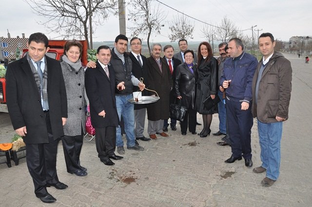 Ak Kadrolar Pazar Esnafını Ziyaret Etti