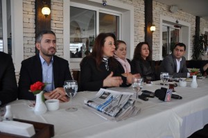 AK PARTİ’DEN ÇALIŞAN GAZETECİLER’E KAHVALTILI KUTLAMA