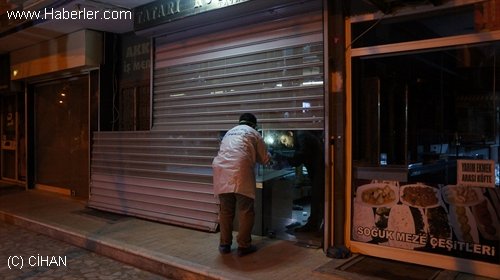 Kuyumcuya Giren Hırsızlar 50 Bin Liralık Altın Çaldı