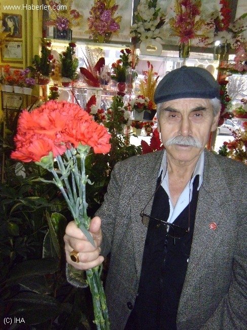 43 Yıldır Eşine Her Sevgililer Gününde Çiçek Alıyor