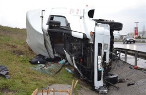 Çerkezköy Yolunda Tır Devrildi