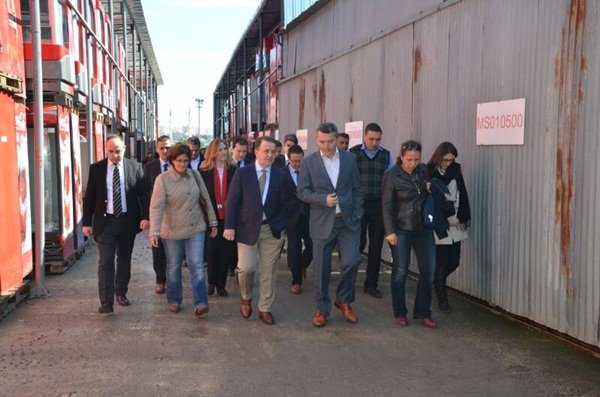 Işıklar fabrikalarda işçilerle buluşuyor