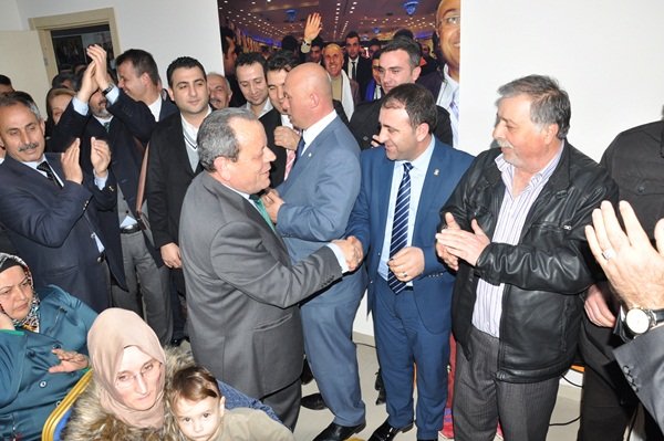 Yılmaz Kandemir’e AK PARTİ rozetini taktılar!