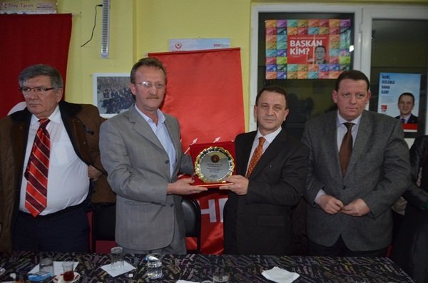 Işıklar: Ülke elden gidiyorken yolu, sağlık ocağını mı konuşacağız?