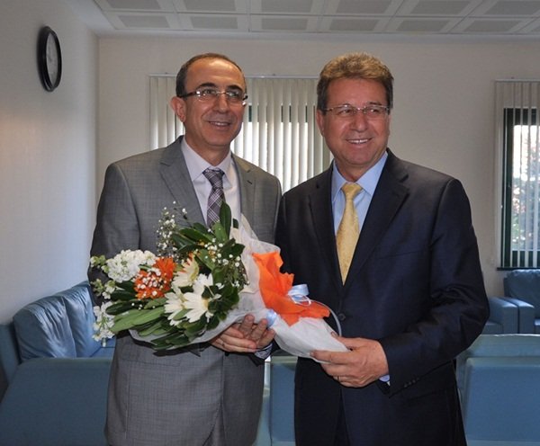 Tahir Sert Tıp Bayramını Karanfiller İle Kutladı