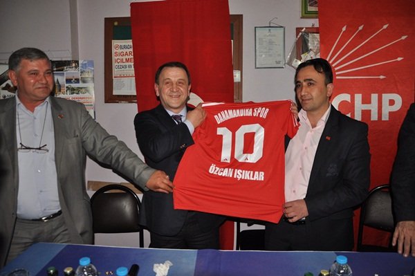 Danamandıralı yurttaşlar Işıklar’ı ayakta alkışladı