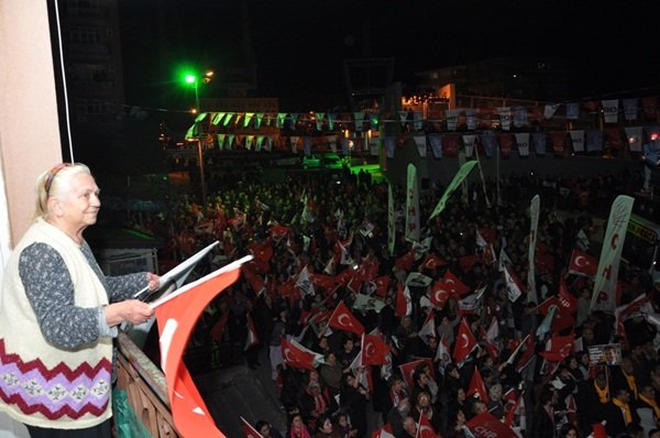 Gümüşyaka’da binler Işıklar’ı coşkuyla karşıladı