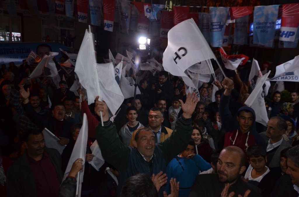 Sizlerin hizmetkarı olmaktan onur duyuyorum