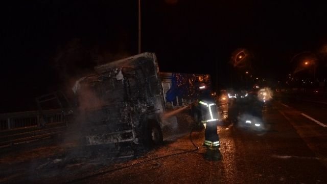 Seyir Halindeki Kamyonette Patlama, Sürücü Yaralandı