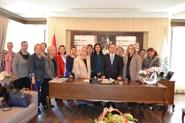 CHP’li Kadınlar,SGK Müdürlüğü ve Sanayi Sitesi Işıklar’ı ziyaret etti