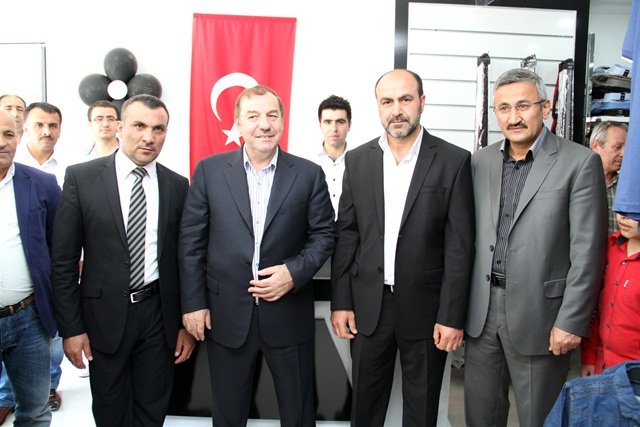 Başkan Kadıoğlu Esila Giyim Mağazasının Açılışını Yaptı