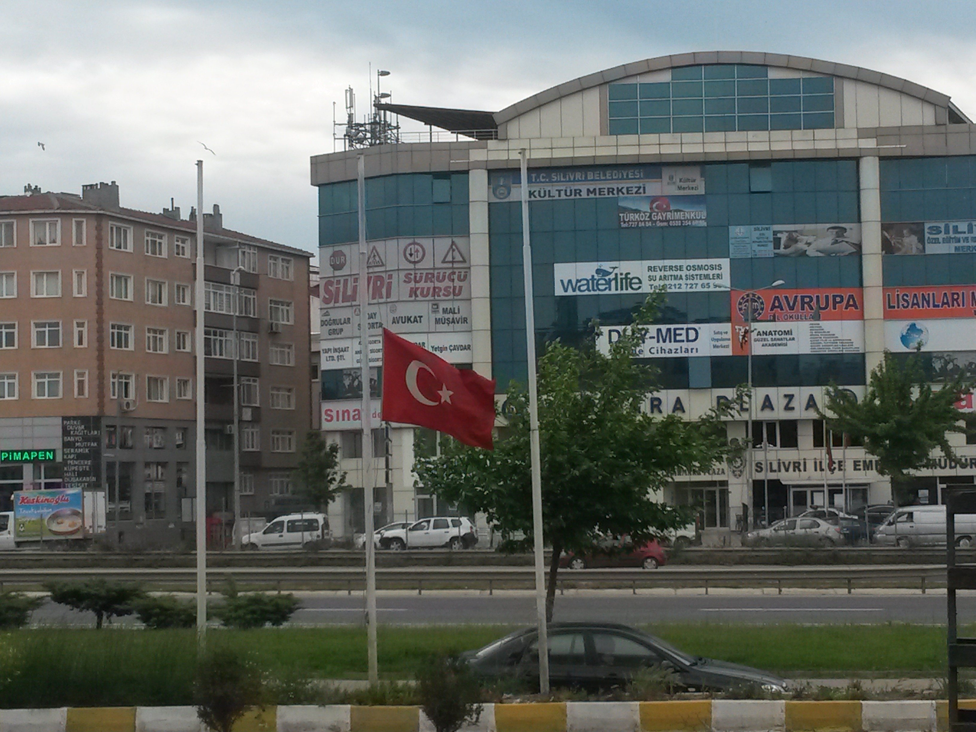 Silivri’de Bayraklar Yarıya İndirildi