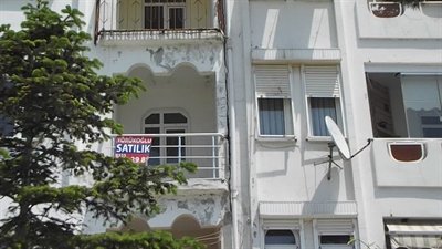 Silivri’de Bazı Binalarda Çatlaklar Oluştu