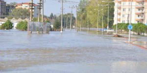 Çerkezköy’de Sağanak Yağış Nedeniyle Evleri Su Bastı