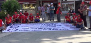 İşçiler Silivri’de oturma eylemi yaptı