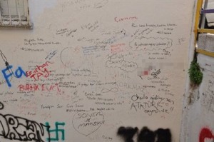 Tekirdağ’da Evin Duvarını Aşk Mektubuna Çevirdiler