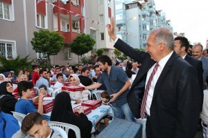 Uysal:  Dostluğumuzla kardeşliğimizle örnek olalım