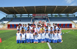 Çocuklar Yaz Spor Okulunun Keyfini Çıkartıyor