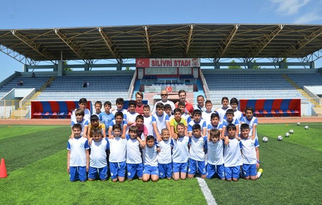 Çocuklar Yaz Spor Okulunun Keyfini Çıkartıyor