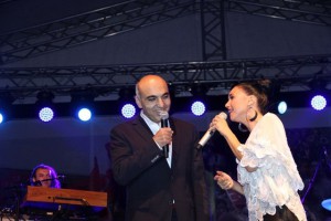 Başkan Kerimoğlu Şevval Sam ile Düet Yaptı