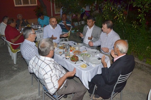Işıklar Küçüksinekli’de iftar yaptı