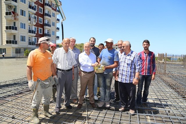 Akgün, Yahya Çavuş Camii’nin betonunu attı