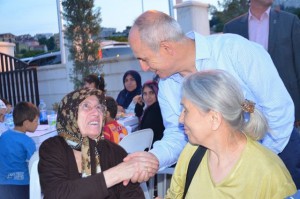 Akgün, binlerce Tepecikli ile halk iftarında buluştu