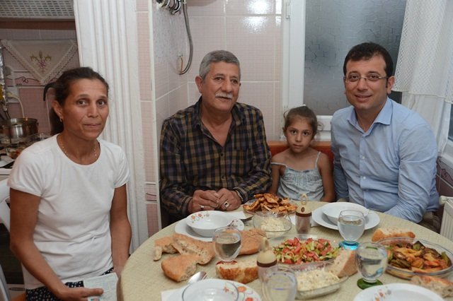 İmamoğlu İftarını Şehit Ailesiyle Birlikte Açtı