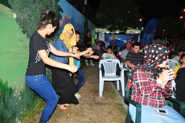 Beylikdüzü iftar sonrası eğleniyor