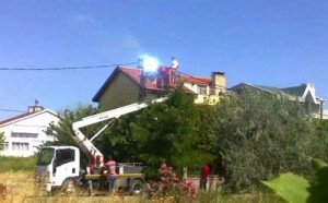 Silivri’de Tamir İçin Çıktığı Elektrik Direğinde Büyük Tehlike Atlattı