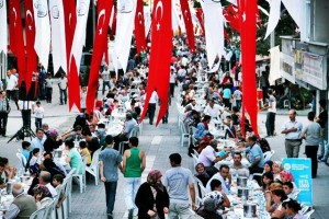 Örnek Ve Cumhuriyet sokak iftarında buluştu