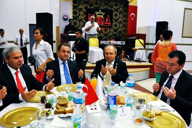 Işıklar SİAD’ın iftar yemeğine katıldı