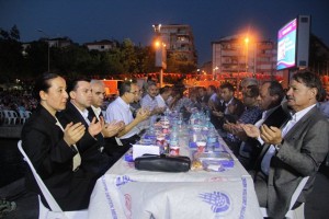 Silivri Sahilinde 12 Bin Kişi Birlikte İftar Açtı