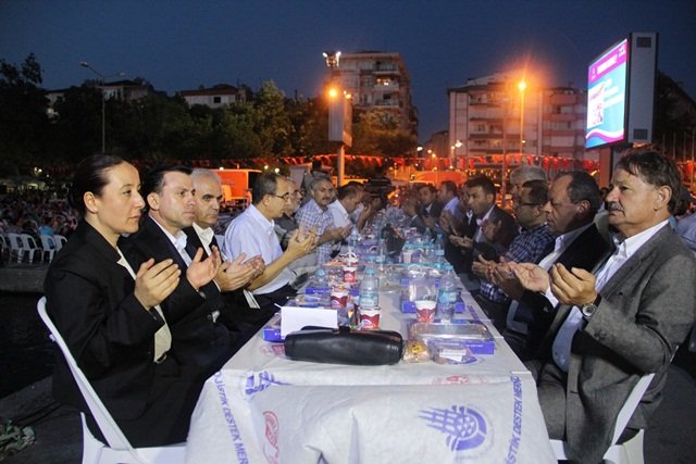 Silivri Sahilinde 12 Bin Kişi Birlikte İftar Açtı