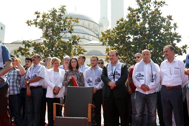 Esenyurt’ta İsrail Bayrağı Yakıldı