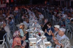 İftar Sonrasında Çanakça Camii Açıldı