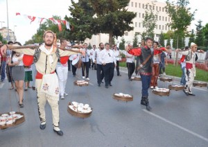 Yoğurt Festivaline Coşkulu Kortej