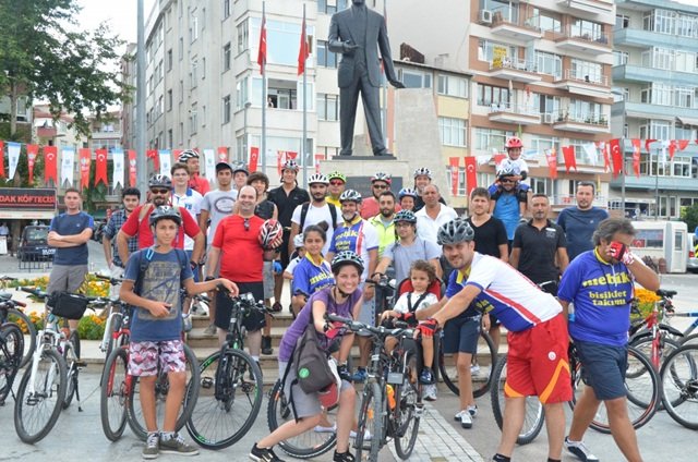 Bisikletçiler Silivri Sokaklarını Turladı