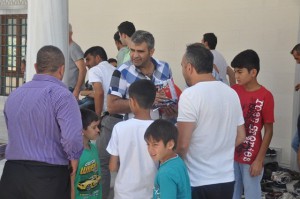 Cami’de Broşür Dağıtıldı