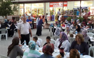 SUAT BAKICI’DAN DEĞİRMENKÖY’E ANLAMLI İFTAR