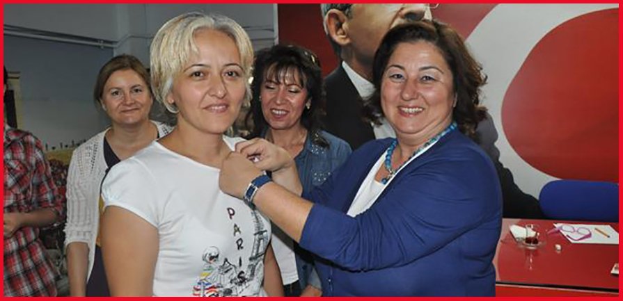 ÇELTİKLİ BAYANLARIN ROZETLERİ ÖNER’DEN